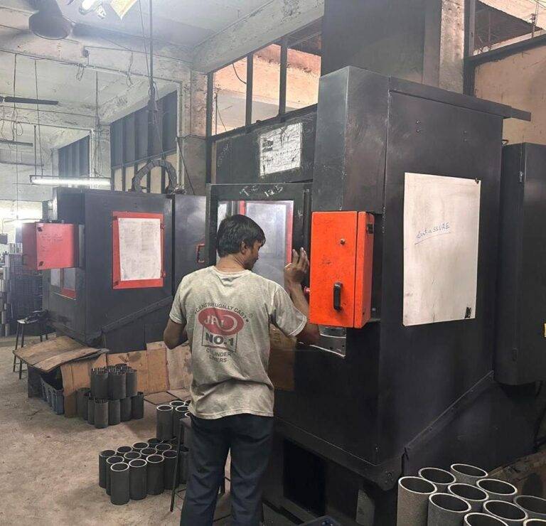 Vertical turning lathe VTL machining cylinder liners